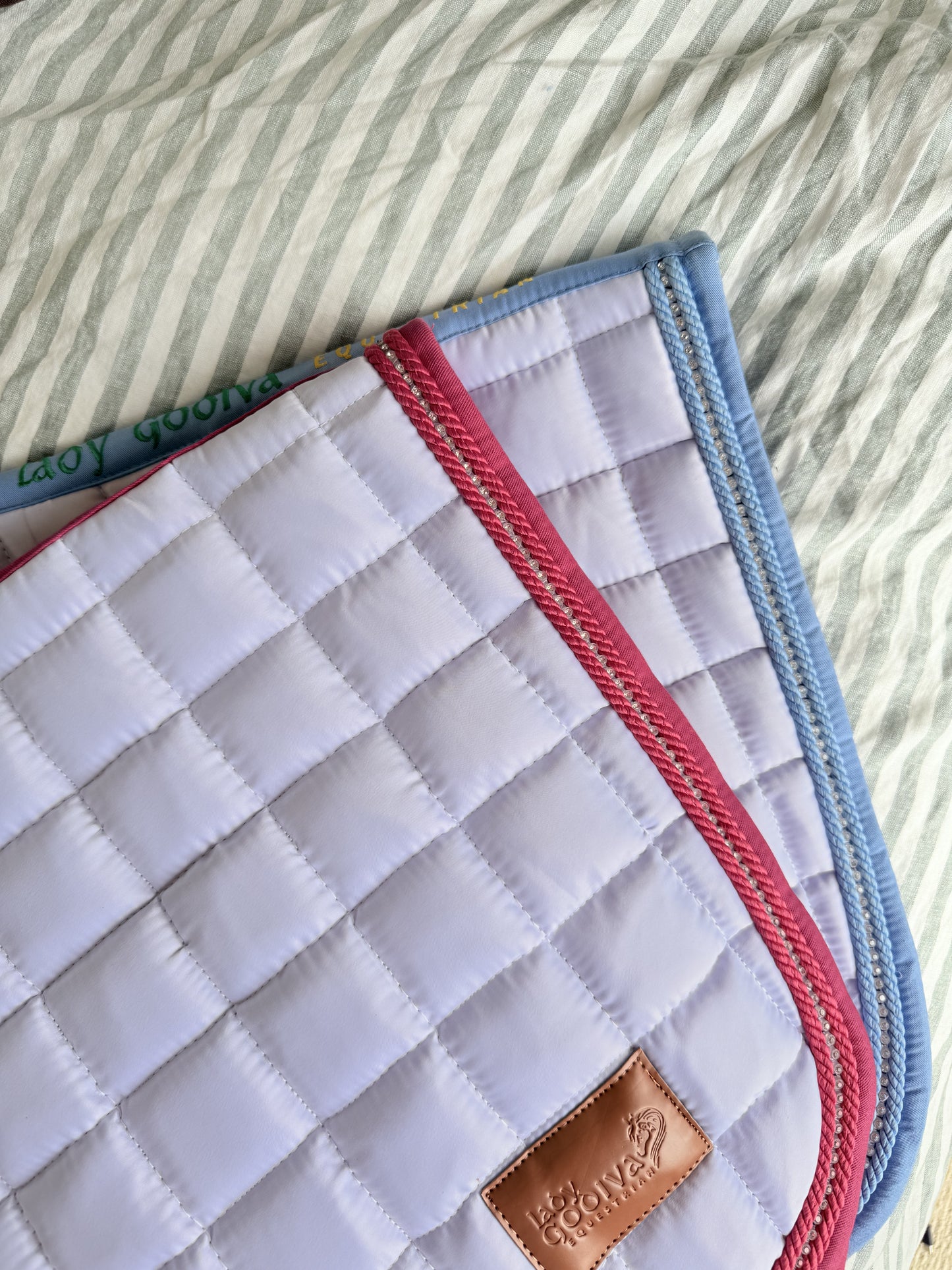 Colour Pop White deluxe satin saddle pad