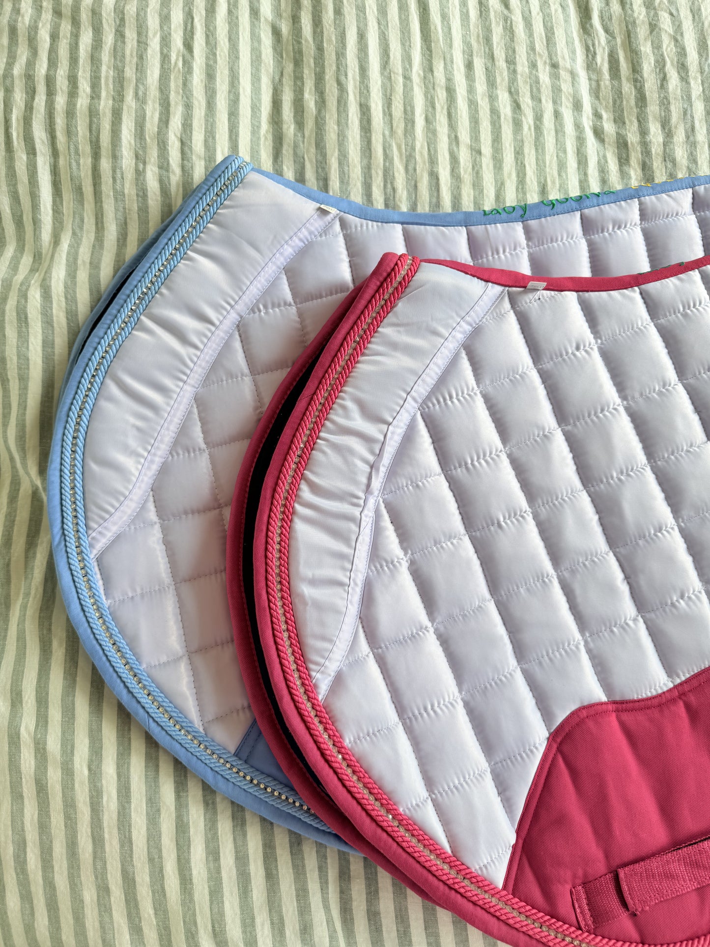 Colour Pop White deluxe satin saddle pad